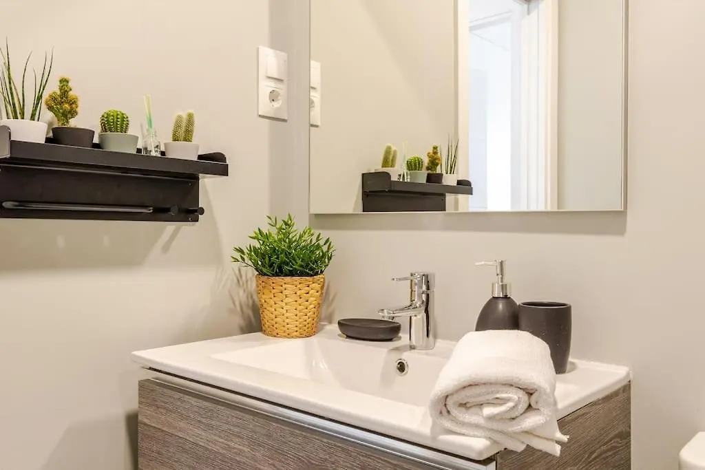 Nuevo, Disfruta Del Silencio, Familias Con Ninos, Aire Acondicionado, 2 Banos, Wifi, Terraza, Playa, Toallas Y Sombrillas Benajarafe